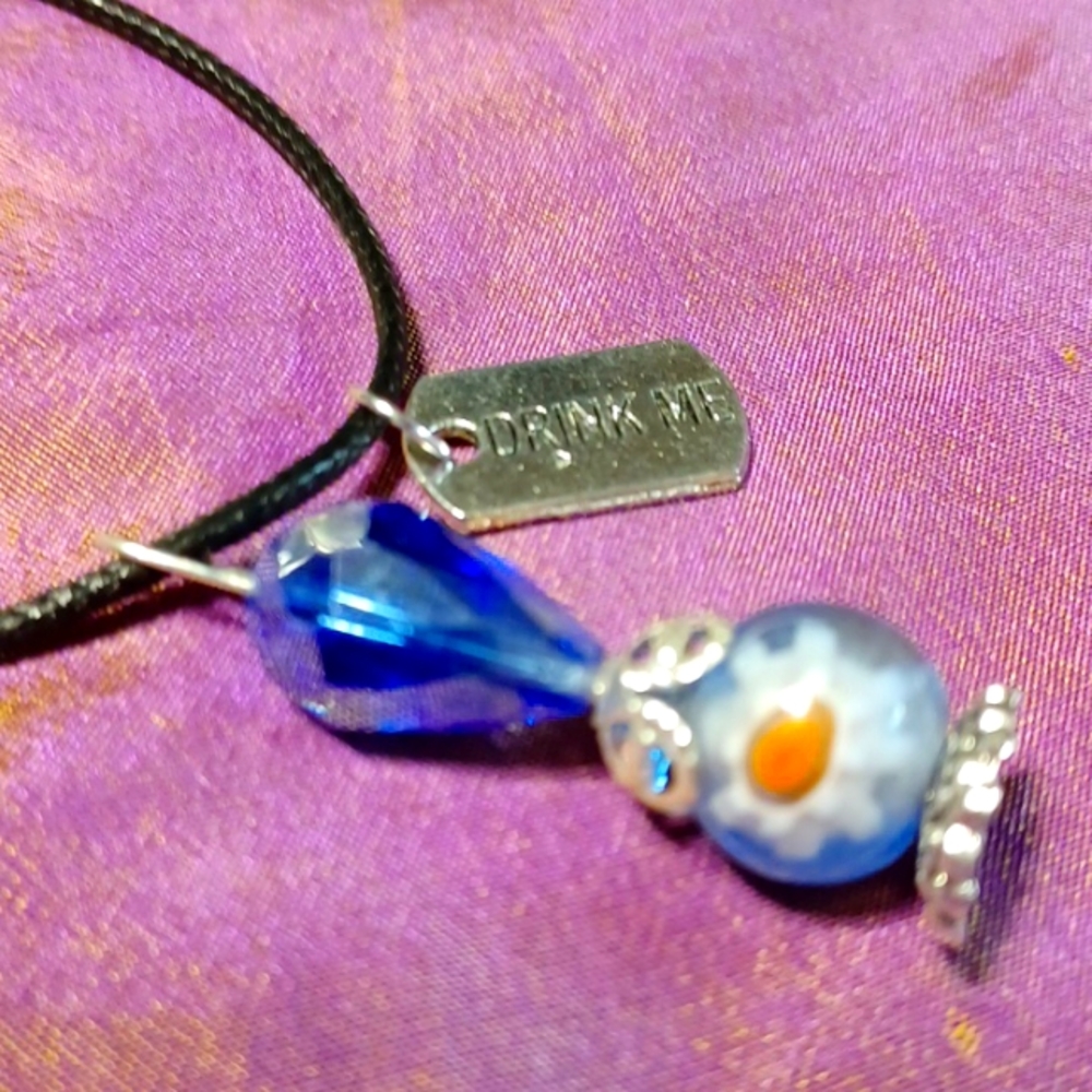 Alice in Wonderland potion bottle pendant flower blue silver tag crystal glass - Picture 4 of 5